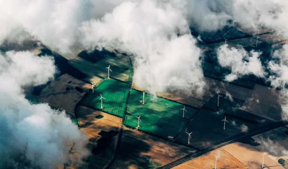 Meta de triplicar a capacidade de energia renovável até 2030 está ameaçada, revela IEA