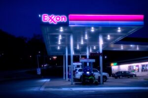 Gigante da indústria petrolífera na berlinda- ExxonMobil é acusada de mentir sobre reciclagem de plásticos